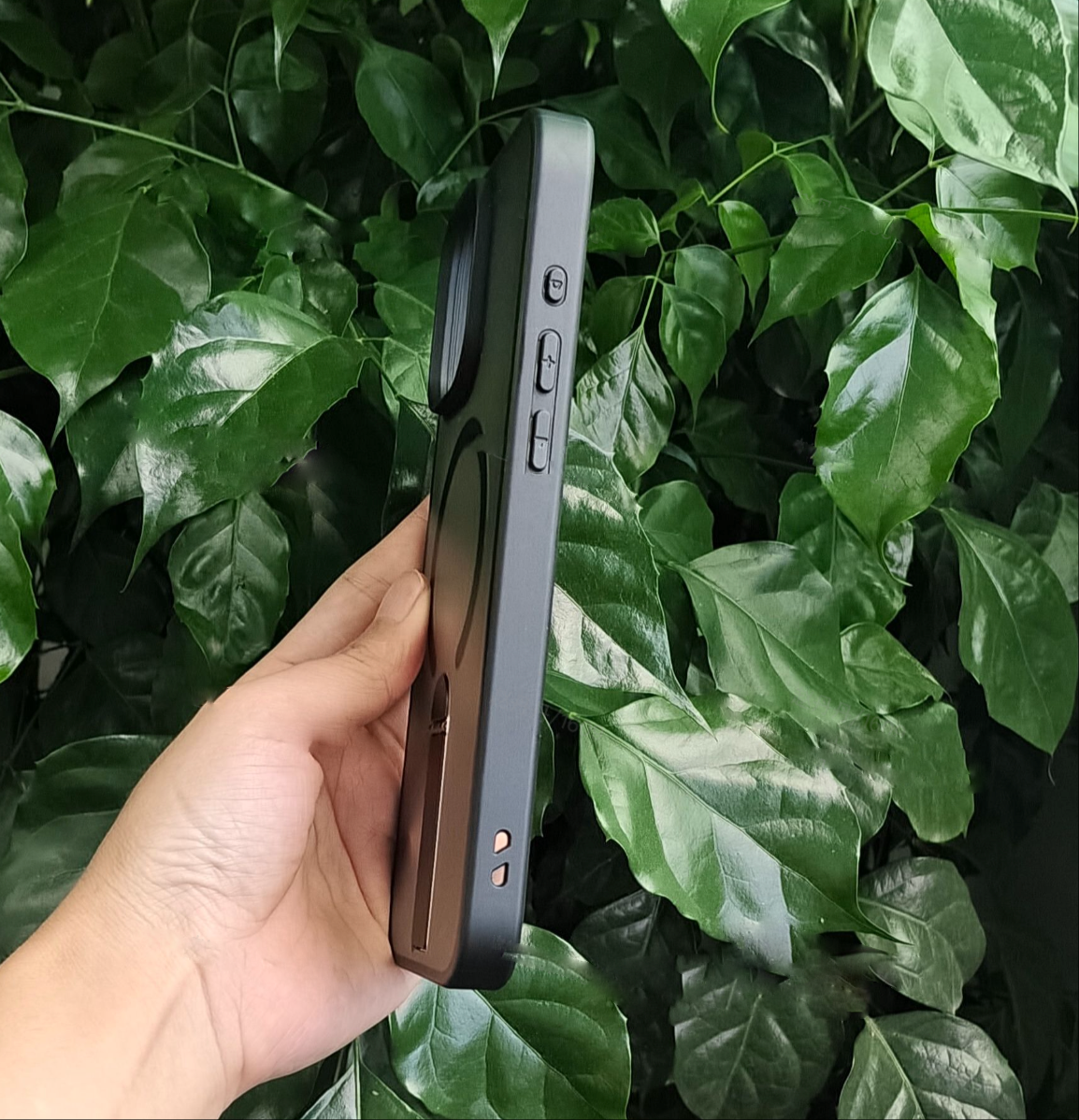 [🔥NEW]  Magnetic Stand Skin-Feel Phone Case – TPU+PC with Aluminum Alloy Kickstand & Strong 2300 Gauss Magnet
